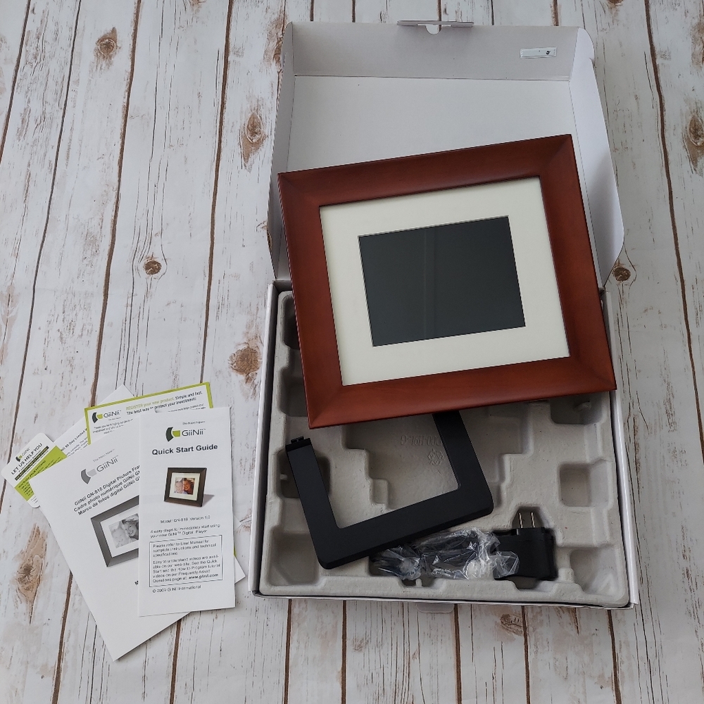 Digital 8" Picture Frame Player - Picture 4 of 11